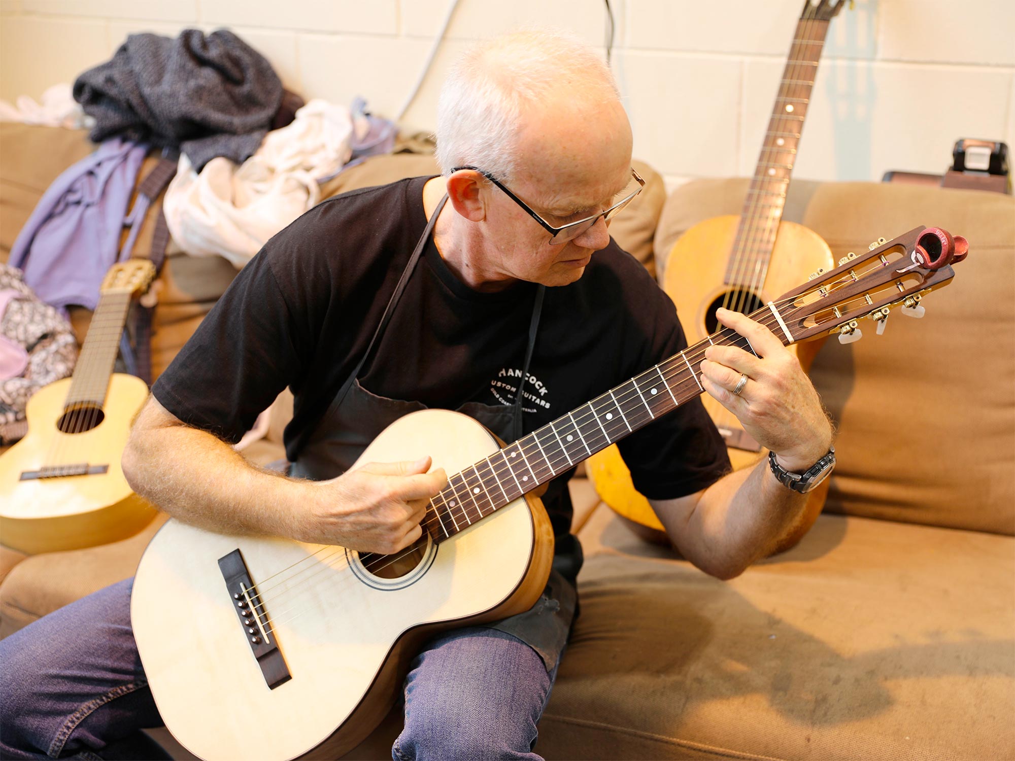 Graeme plays his parlour guitar for the first time