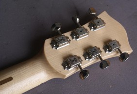 American Maple Neck with Gotoh Vintage Tuners